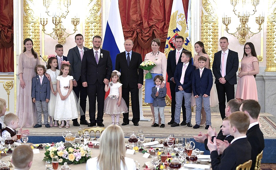 którym nadano porządek chwały rodzicielskiej