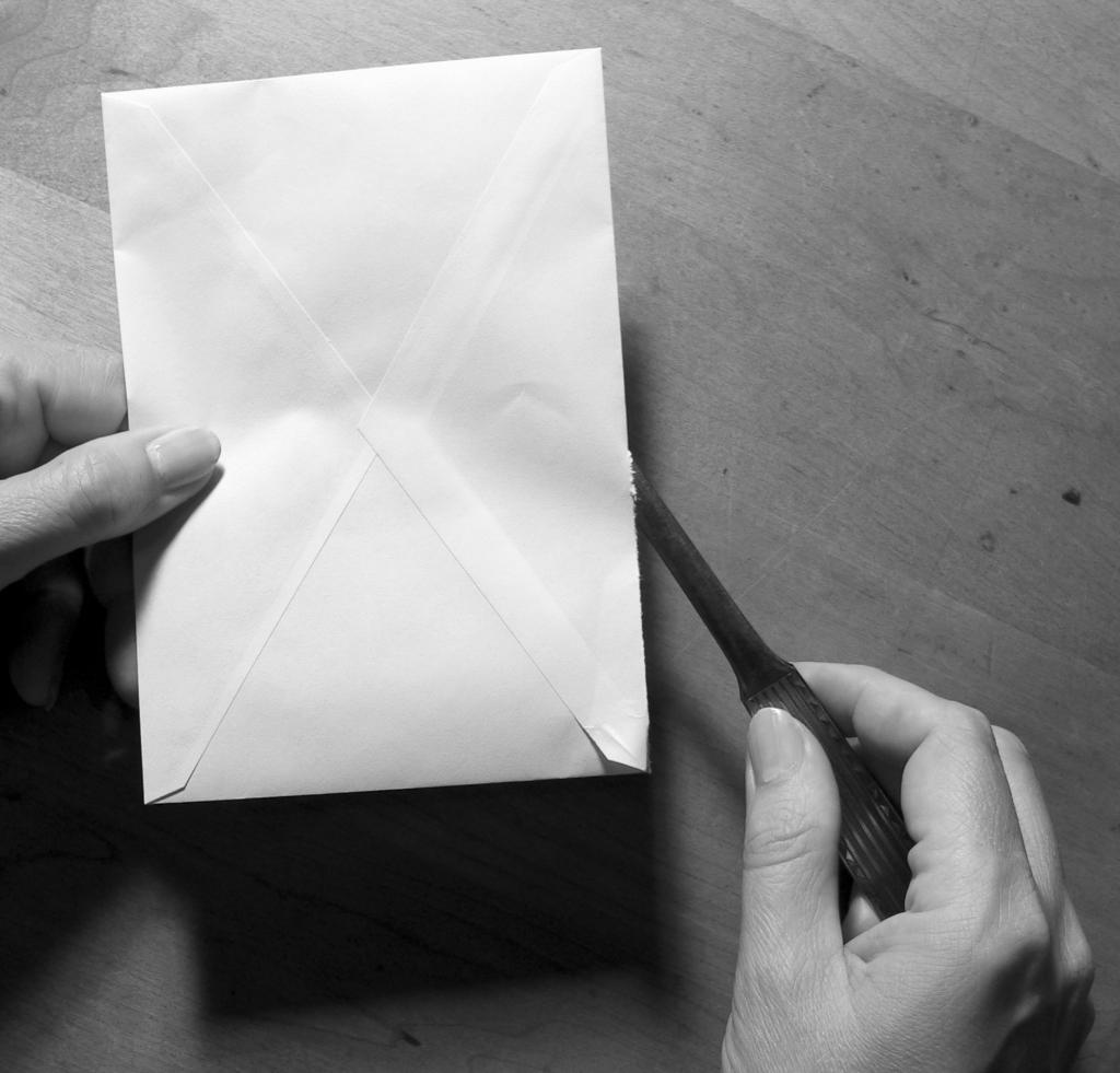 Czytanie listów innych osób stanowi naruszenie tajemnicy komunikacji