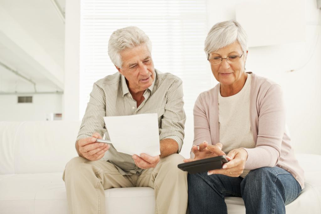 Seniorzy rozważają oszczędności