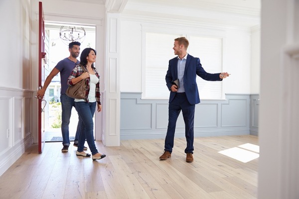 hoeveel brengen makelaars in rekening voor het verkopen van een appartement